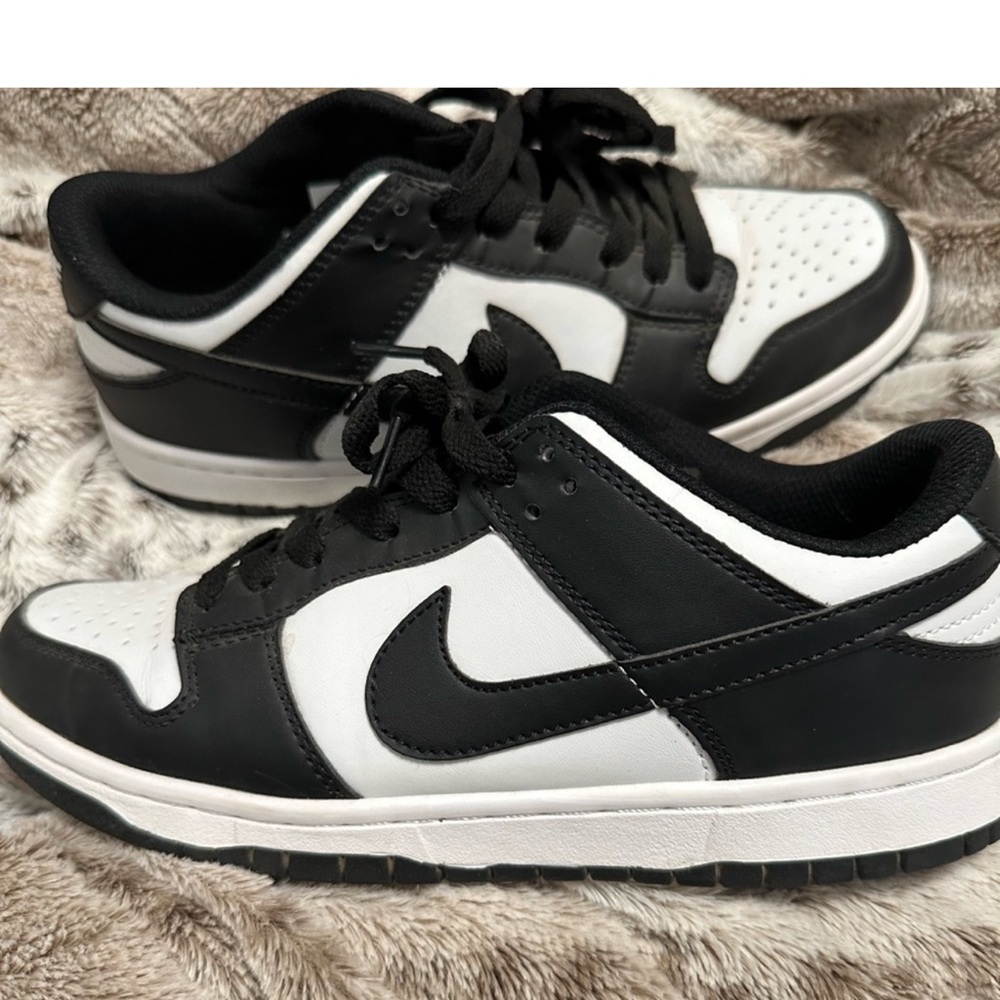 Nike Panda Dunks